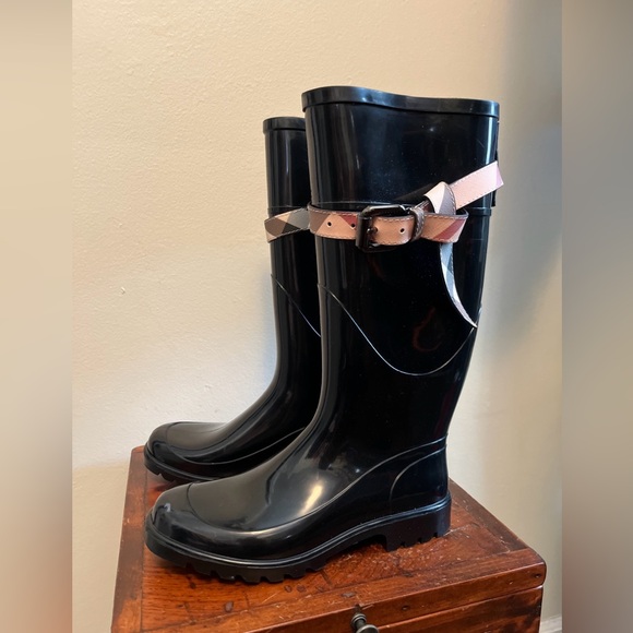 Burberry Women's Kenyon Nova Belt Rain Boots Size ( 5-35 ) Black - Picture 3 of 13